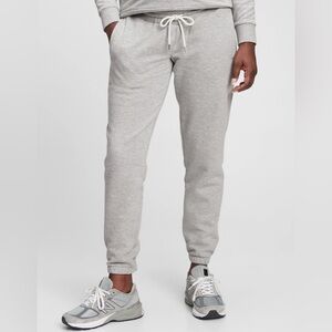 GAP Maternity Fleece Under Belly Joggers in Heather Grey
